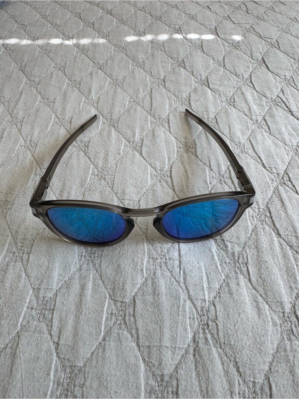 Oakley Round Sunglasses Gray Frame with Teal Blue Mirror Lenses - Picture 3 of 4